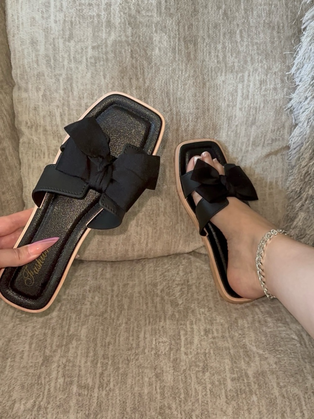 Black Bow Slide Flexible Sandals for Women size 8